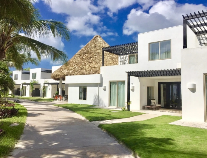 Emerging Markets: Why Investors are Looking at Roatán and Belize in 2026.