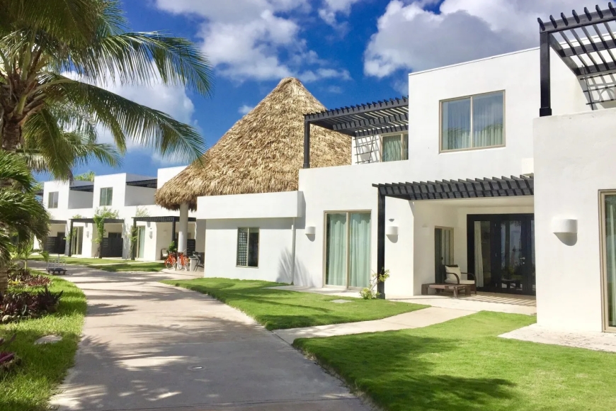 Emerging Markets: Why Investors are Looking at Roatán and Belize in 2026.