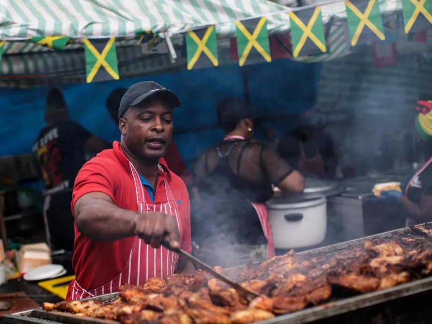 Caribbean Street Food Etiquette Tips