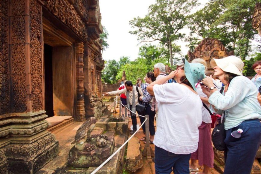 Cultural Etiquette Tips for Travelers